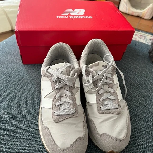 New Balance 237 lightly worn - Picture 2 of 3